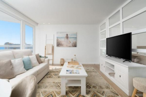 Stylish Beachfront Escape . Steps to Beach . Wifi